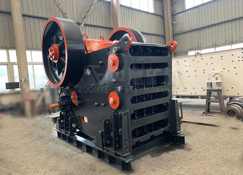 CJ顎式破碎機實拍1