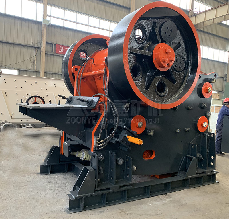 CJ顎式破碎機實拍3