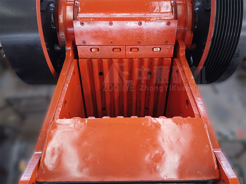 CJ顎式破碎機實拍4