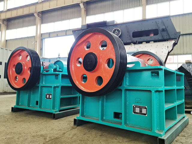 中意大事件！出口非洲石料廠破碎設(shè)備裝車(chē)發(fā)走