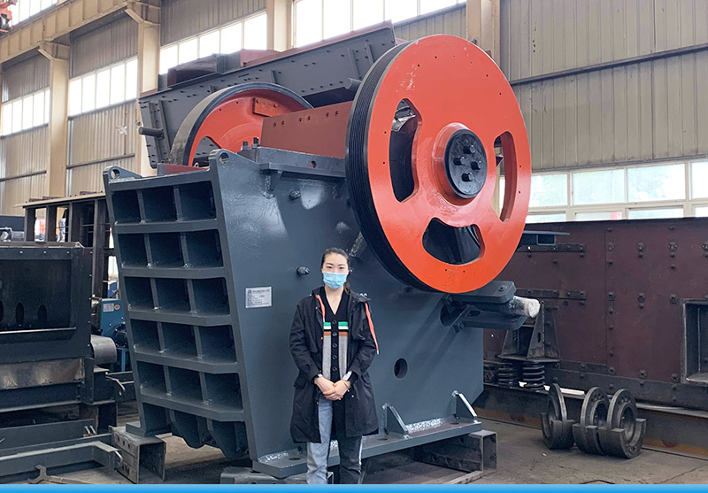 鄂式破碎機車間實拍
