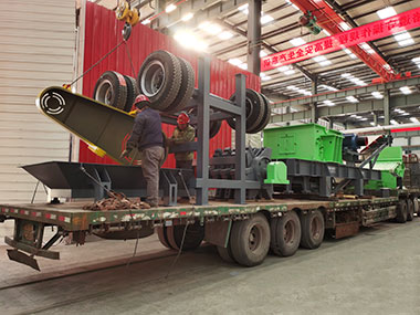 發貨日！鄭州中意輪胎式移動高效細碎機發往客戶現場