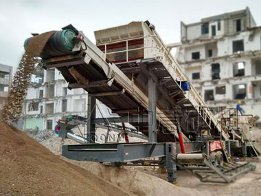 建筑垃圾怎么回收再利用?看移動破碎機在江蘇的建筑垃圾處理現(xiàn)場