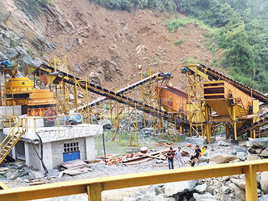 貴州引進(jìn)年產(chǎn)60萬噸移動(dòng)破碎站輕松解決建筑垃圾處理難題